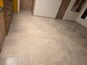 pose de carrelage dans un piece
