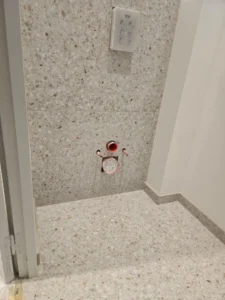 pose de carrelage dans un wc
